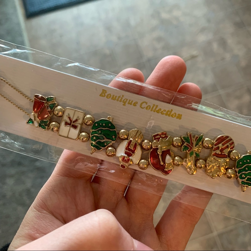 NEW Boutique Collection Christmas Holiday Bracelet // Gold, Green, Red - Picture 5 of 6